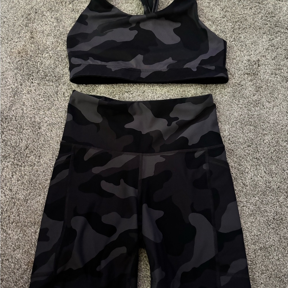Old Navy Black Camouflage Sports Bra and Leggings Set